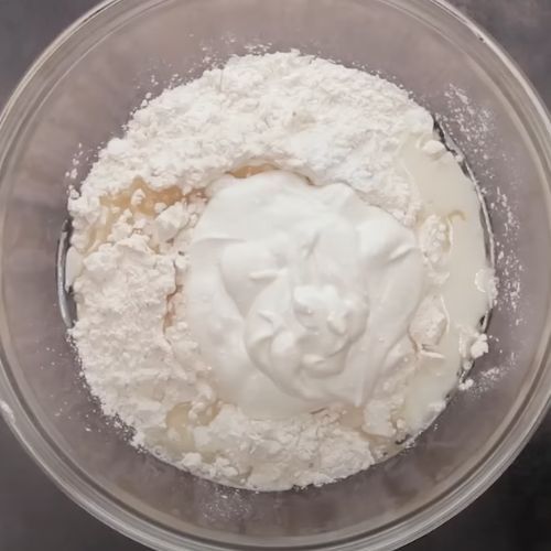 Wyrób ciasto i zawiń je z mięsem mielonym. To najlepszy pomysł na niedzielny obiad