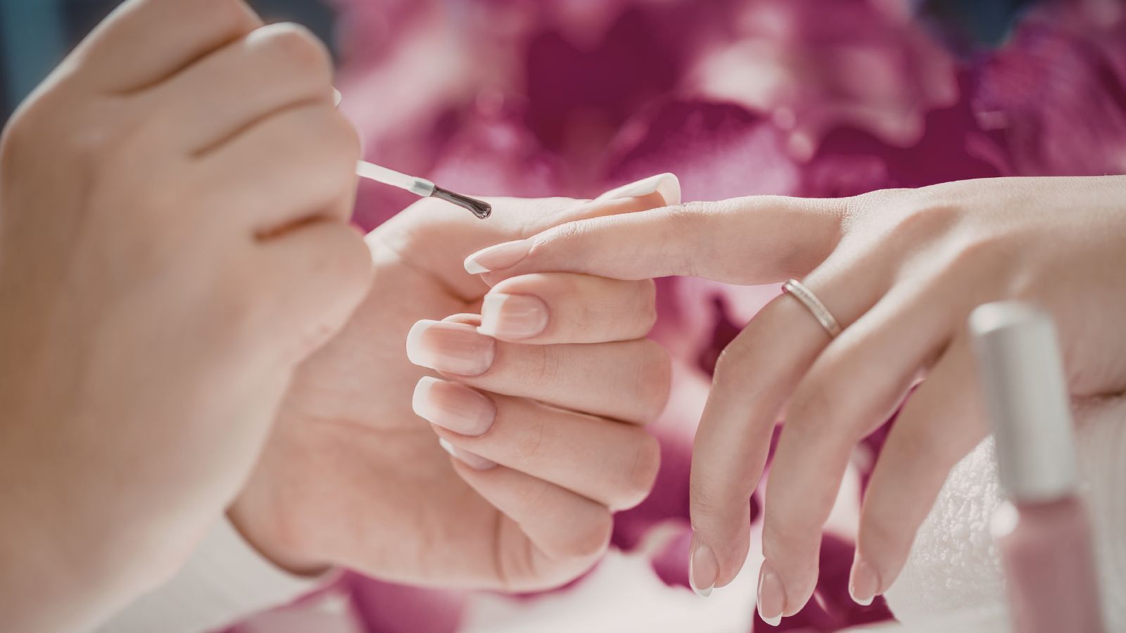 Stylistki biją na alarm, tak źle nie było od dawna. Klientki wskazują przyczynę