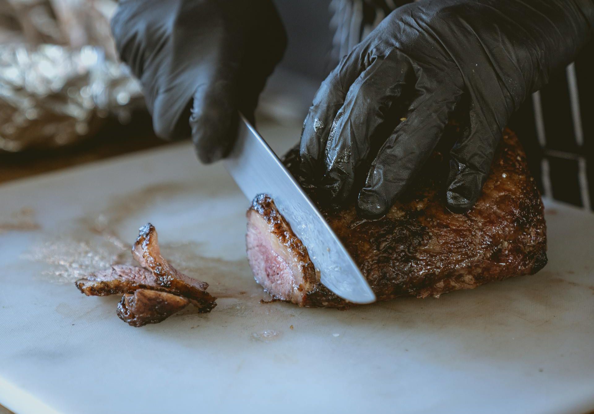 Sekret idealnej szynki na Boże Narodzenie. Ten przepis zawsze wychodzi