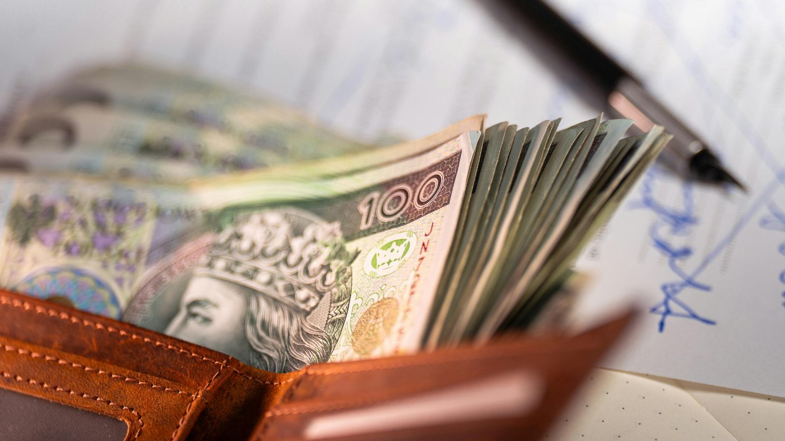 Waloryzacja emerytur od KRUS 2026. Przy tych kwotach ZUS się chowa, są wyliczenia