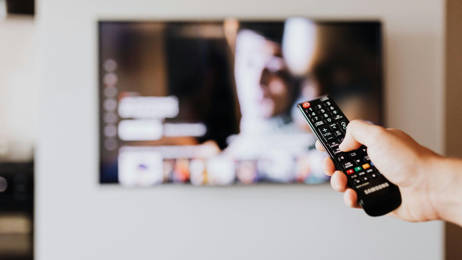 Dziś w nocy miliony Polaków nie oderwą się od telewizorów. O 23:45 TVN wyemituje uwielbianą komedię