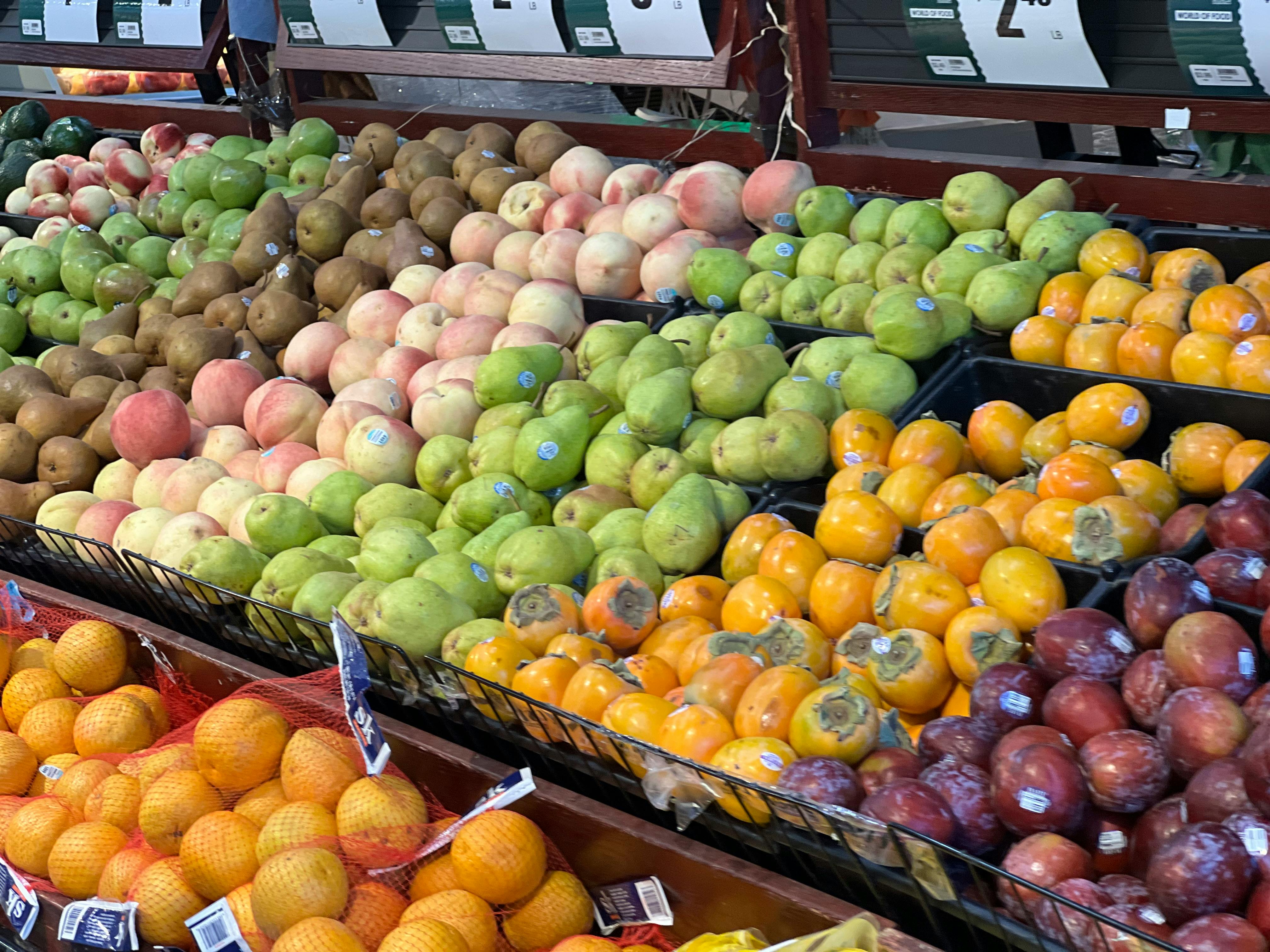 Nowy "król drożyzny"? Polacy z niepokojem zerkają na ceny ulubionych owoców