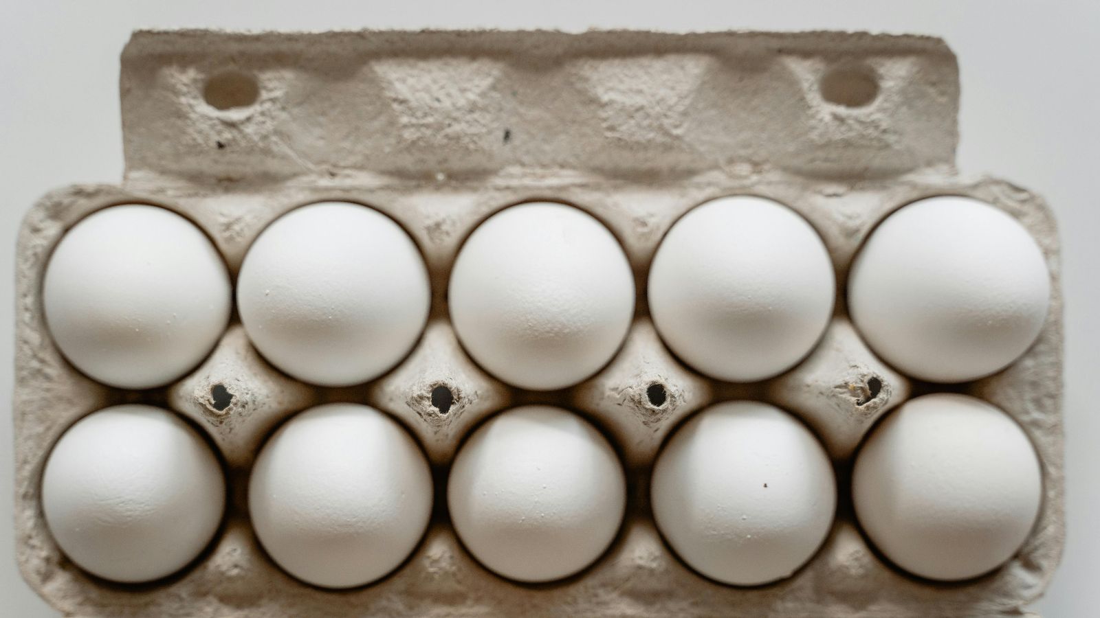 Ceny jajek szybują w górę, takiej sytuacji jeszcze nie było. Niepokojące, co dzieje się przed Wielkanocą