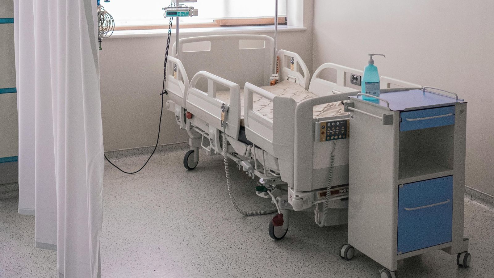 Trafił na SOR ze zwichniętym barkiem, nie żyje. Nowe fakty w sprawie