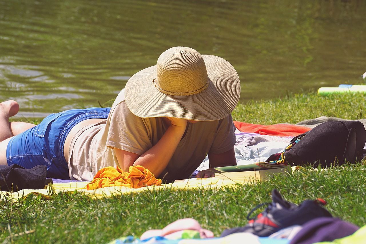 urlop, piknik, osoba w kapeluszu