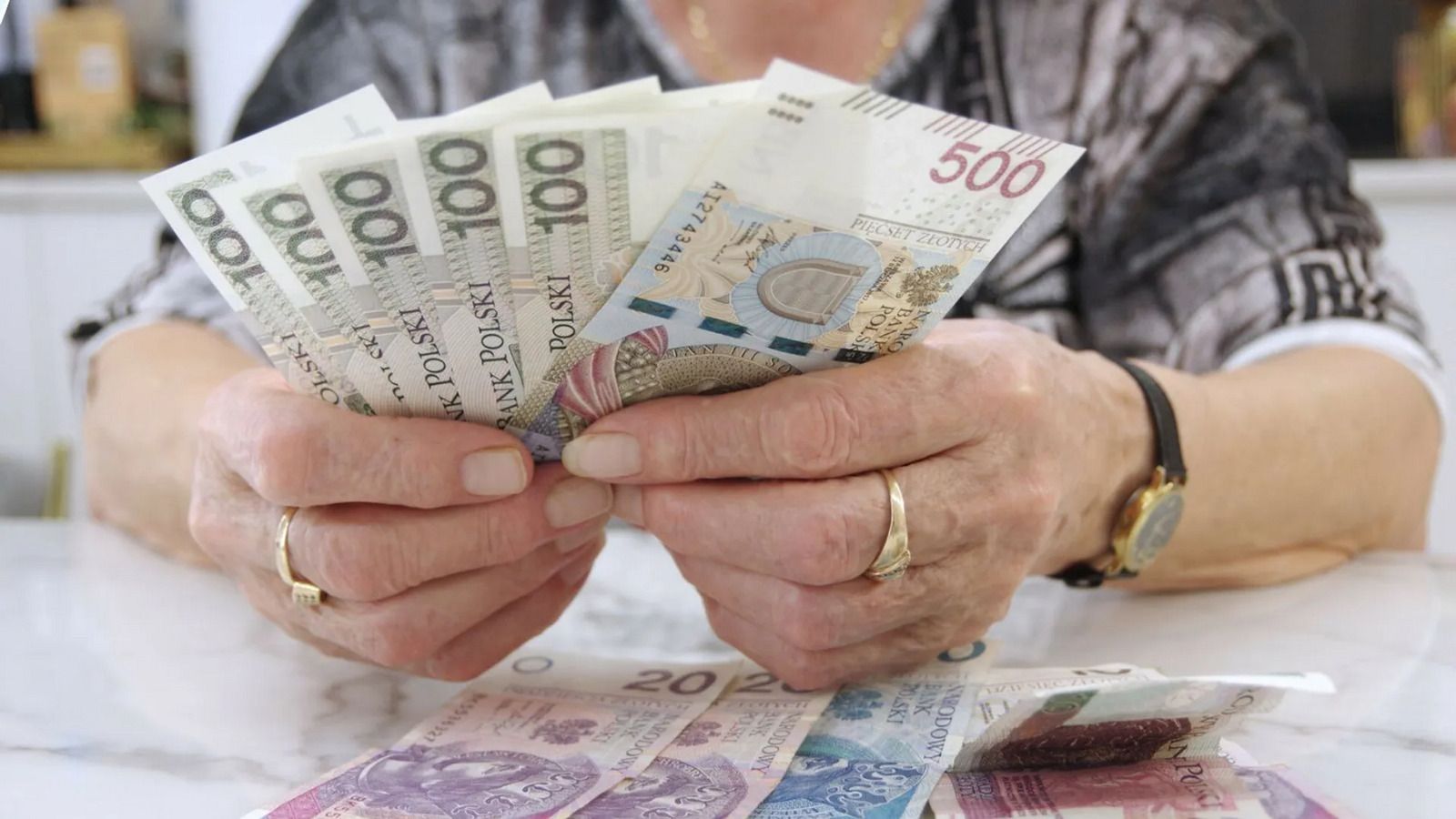 ZUS zmienia zasady wypłat trzynastek. Ujawniono cały harmonogram