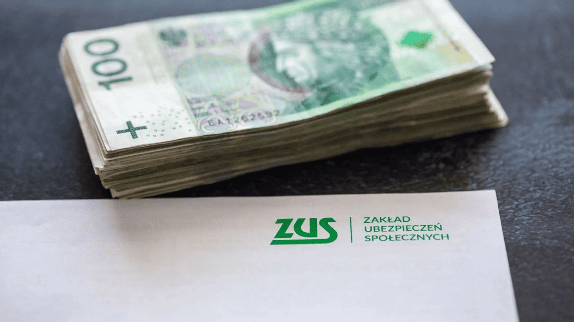 Chcą zlikwidować 800 plus, 13. i 14 emeryturę. Sprawą zajmie się Sejm