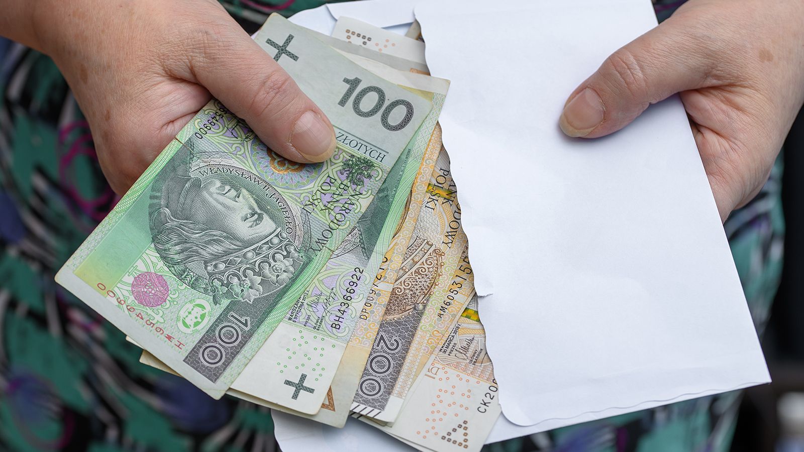 Wystartowały wypłaty 13. emerytur. Wiadomo, kto najszybciej otrzyma przelew z ZUS