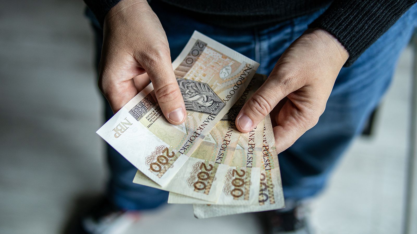 Podwójne wypłaty 800 plus w kwietniu. To nie pomyłka, ZUS szykuje niespodziankę dla rodziców