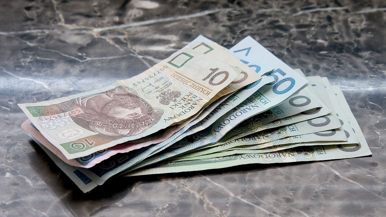 Te banknoty straciły ważność, już nimi nie zapłacisz. Polacy mają jedno wyjście