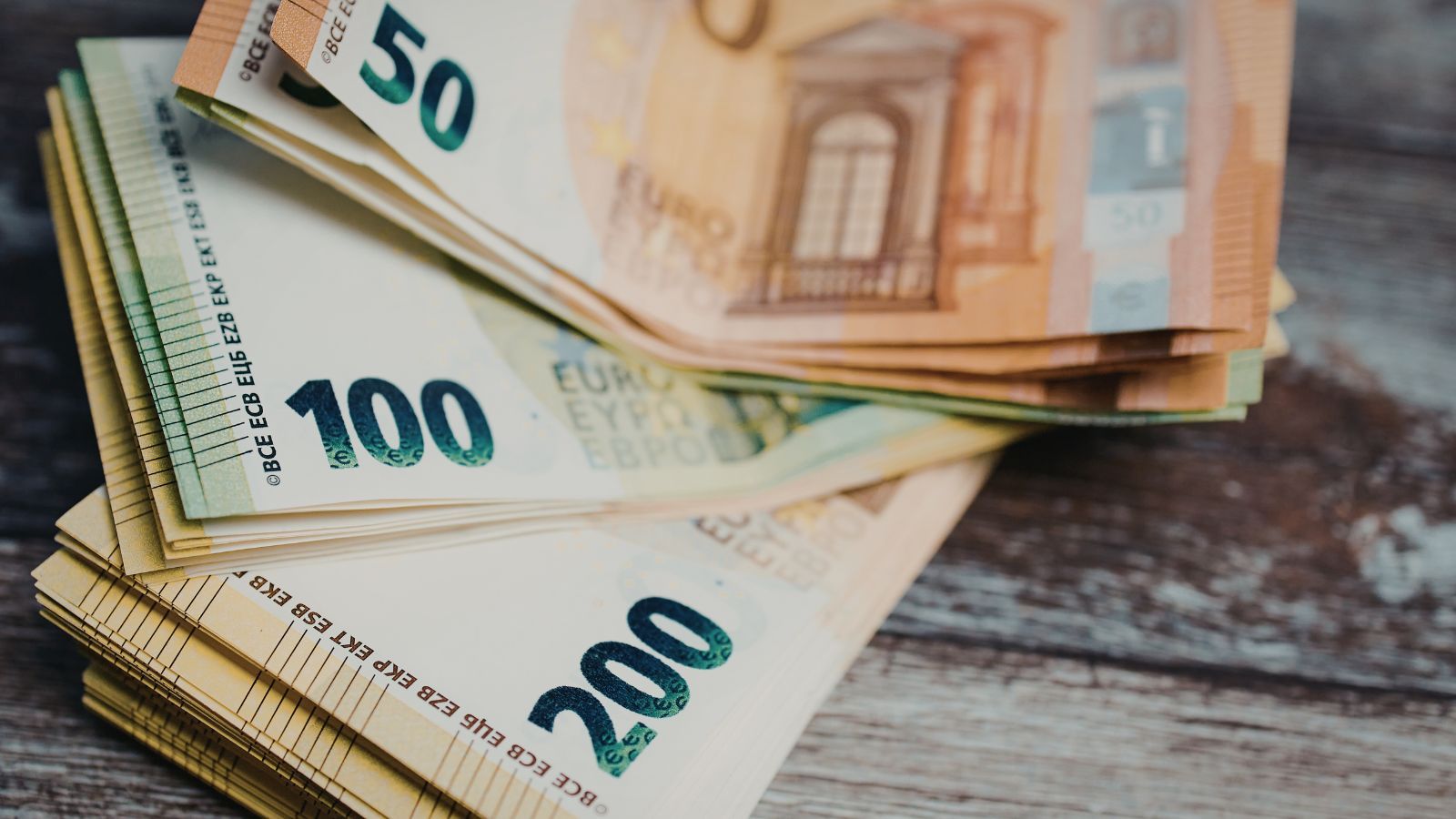 Senior chciał spełnić marzenie sprzed lat. Urząd każe mu zwrócić emeryturę za cały rok