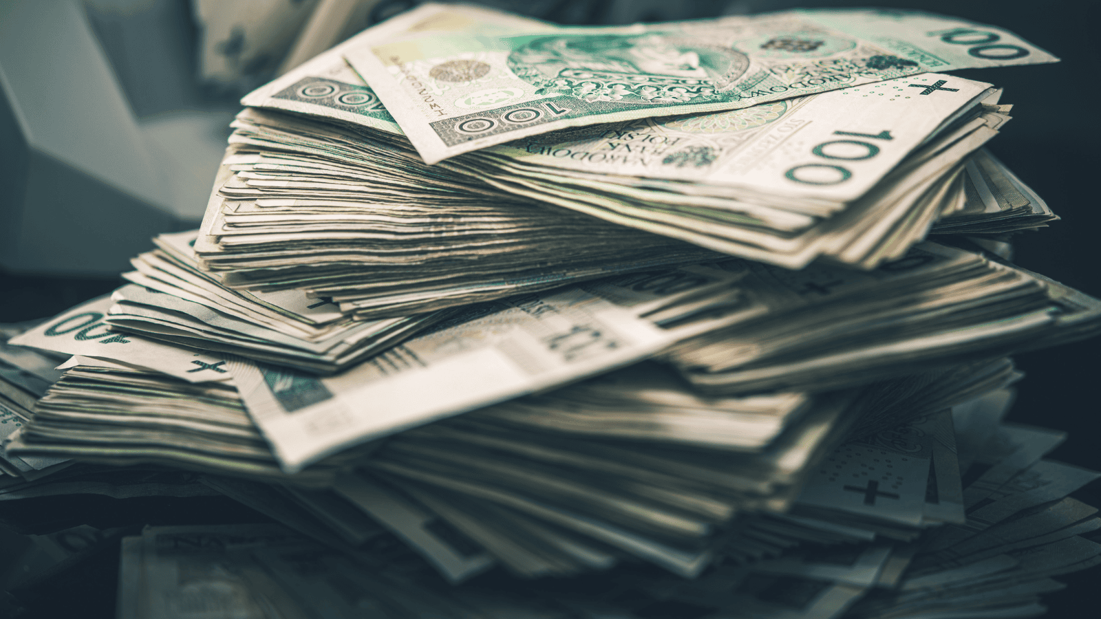 Poseł Rzymkowski pożalił się na swoje zarobki. Mówi o "finansowej degradacji"