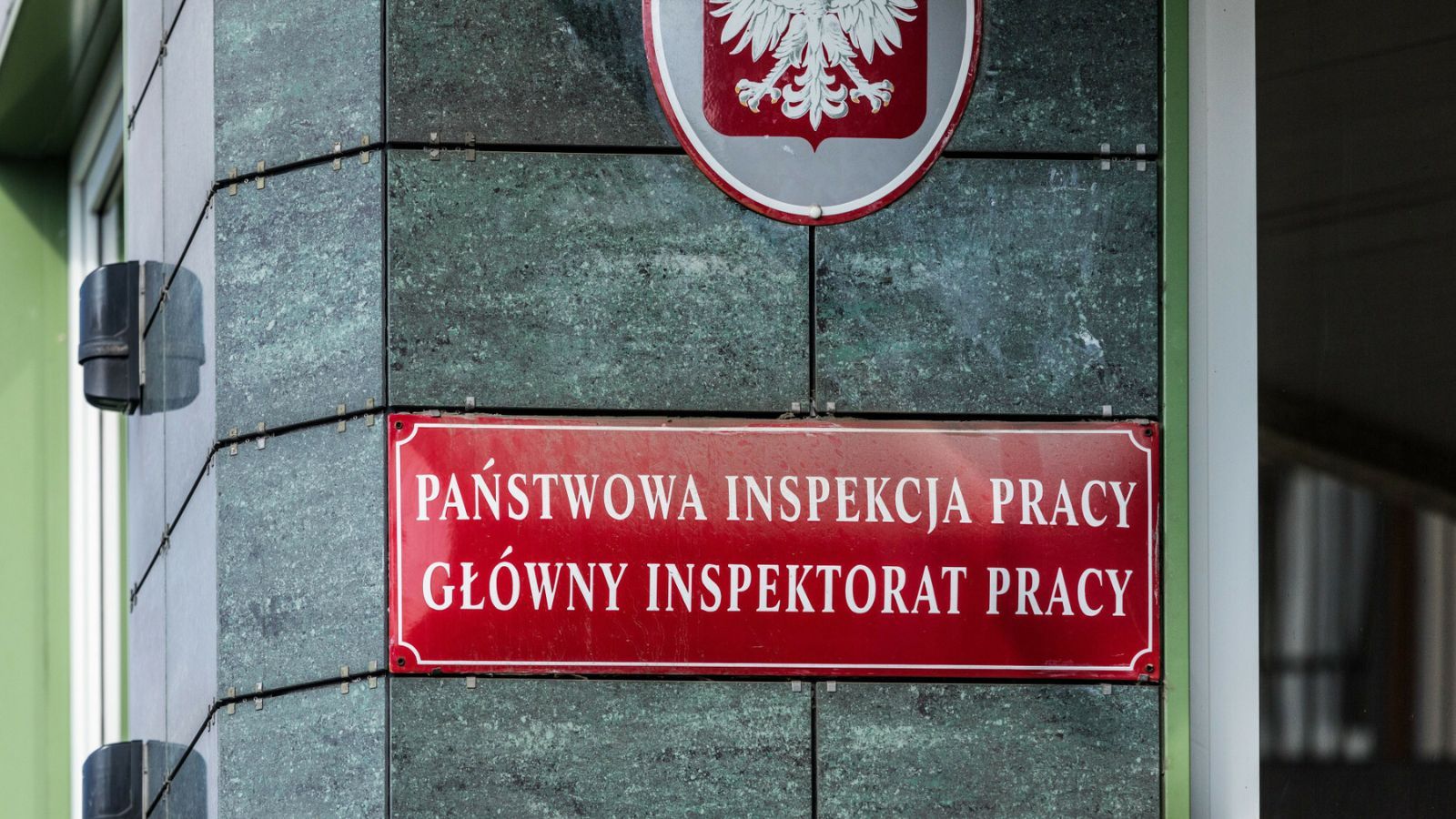 26 dni urlopu od razu, a później 32 dni dla wybranych. Komisja Sejmowa już podjęła decyzję