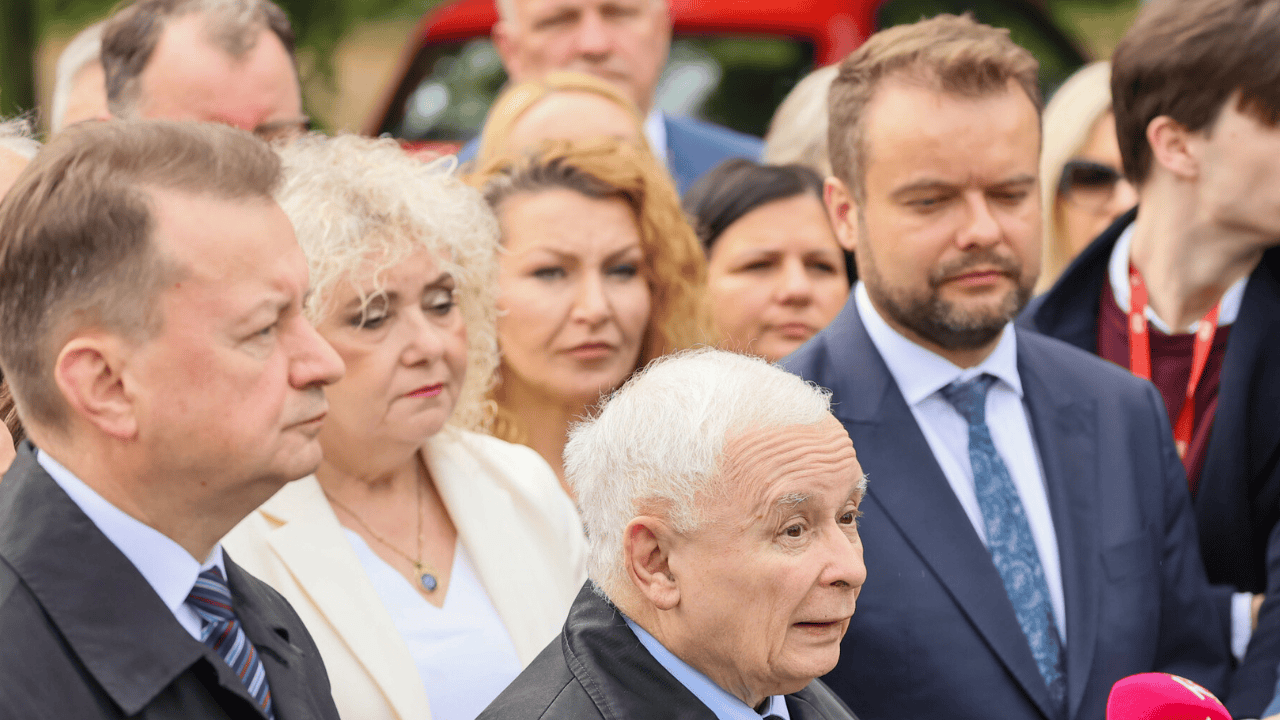 Przyłapał dziennikarkę TVN przy toalecie w Sejmie i się zaczęło. W sieci zawrzało. Nagranie obiegło Polskę