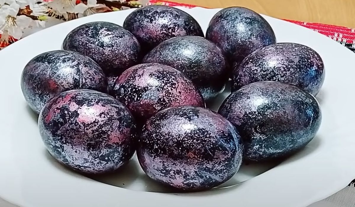 Zamiast cebuli do barwienia jajek użyję czegoś innego. Nigdy nie widziałam tak pięknych pisanek