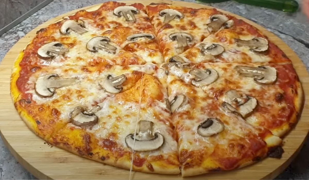 pizza z pieczarkami
