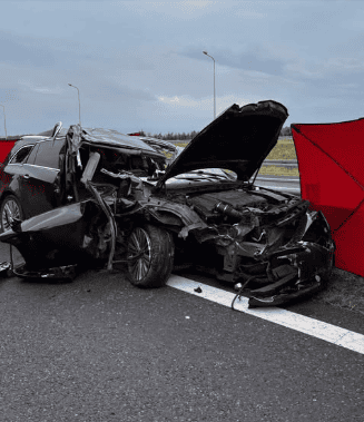 Koszmarny poranek na polskiej trasie, nie żyje jedna osoba. Droga jest całkowicie zablokowana