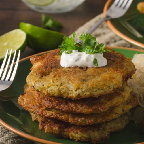 Posiekaj i wrzuć do masy na placki ziemniaczane. W maju innych nie robię, obłędnie pyszne 