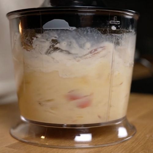 Zapomnij o krojeniu jabłek na placki. Koniecznie wypróbuj przepis i przekonaj się, jak w ich  przygotowaniu pomoże Ci blender Zelmer ZHB4753 Vario