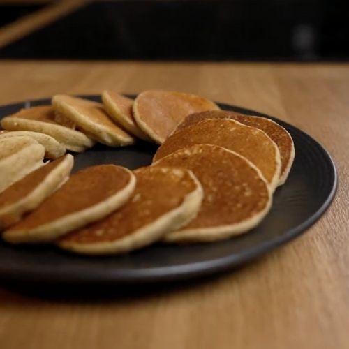 Zapomnij o krojeniu jabłek na placki. Koniecznie wypróbuj przepis i przekonaj się, jak w ich  przygotowaniu pomoże Ci blender Zelmer ZHB4753 Vario