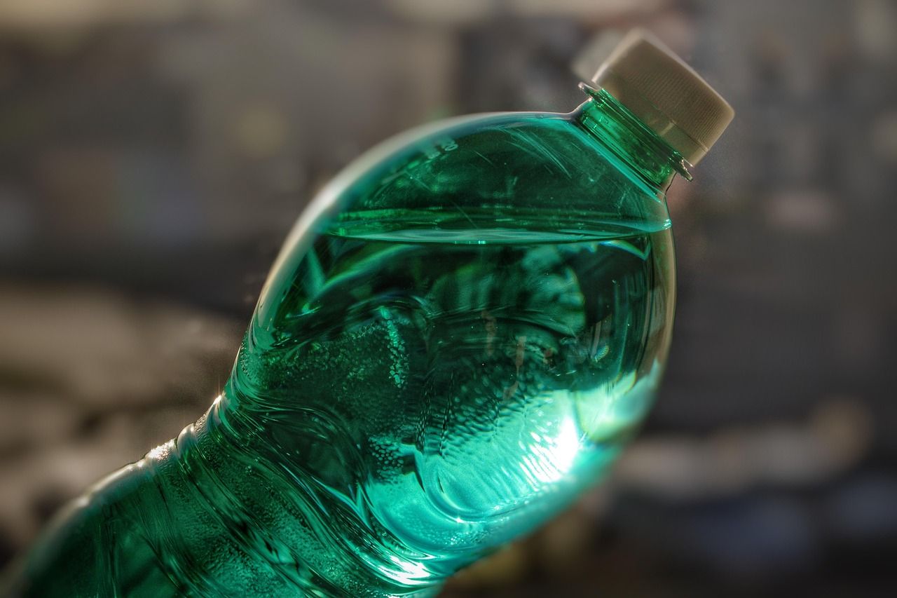 plastic-bottle-4760236_1280.jpg