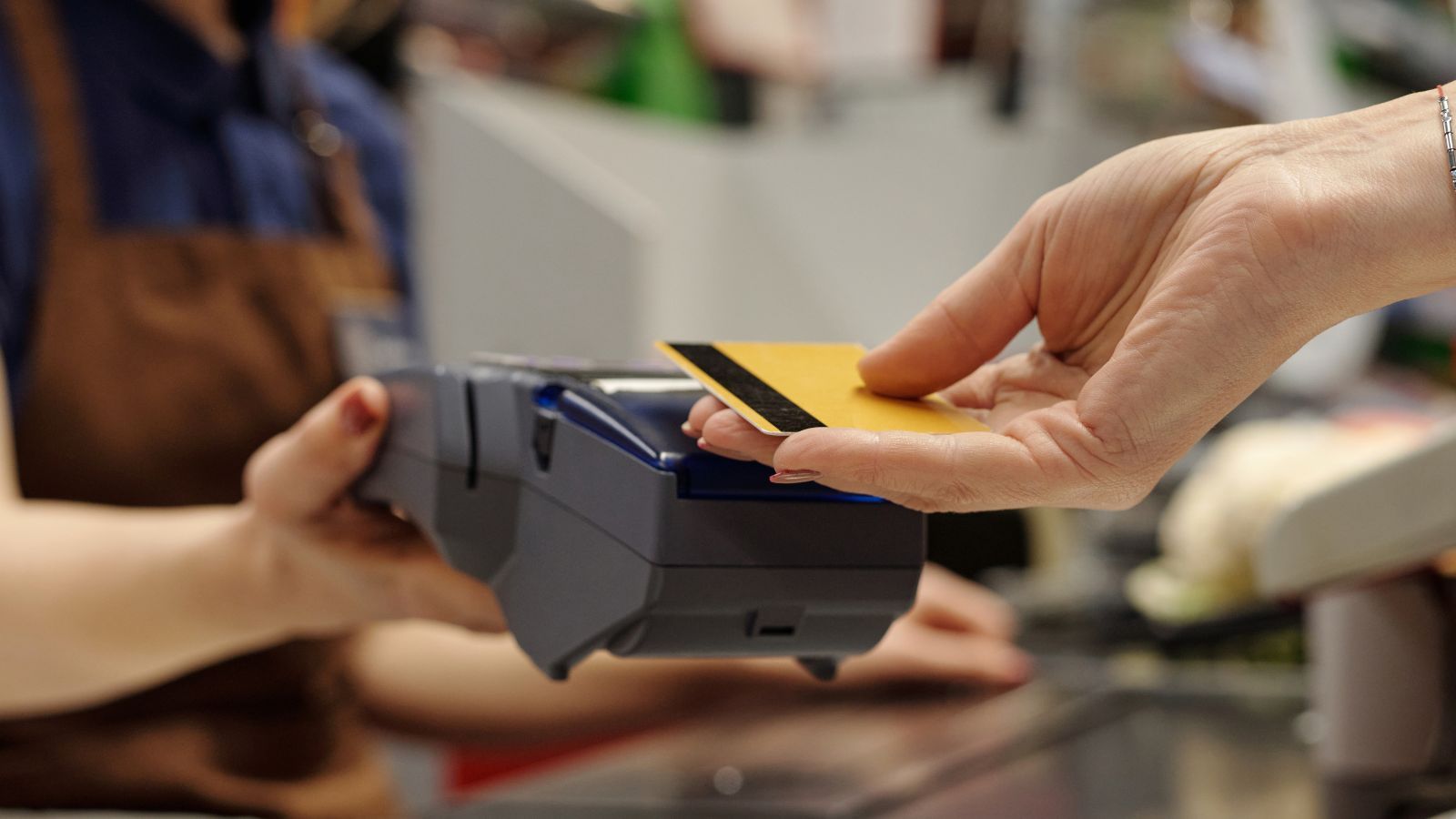 Zapas gotówki w domu? Banki przygotowują na czarny scenariusz. Domański stawia sprawę jasno