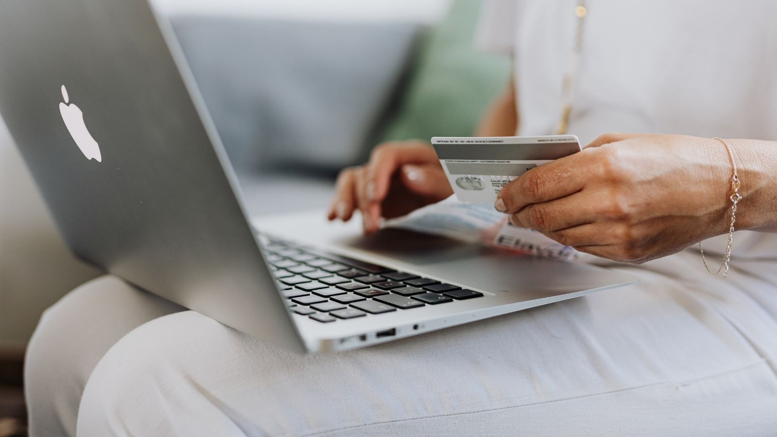 Pieniądze zaczęły znikać z kont klientów tego banku. Jest oświadczenie, wiemy co się dzieje