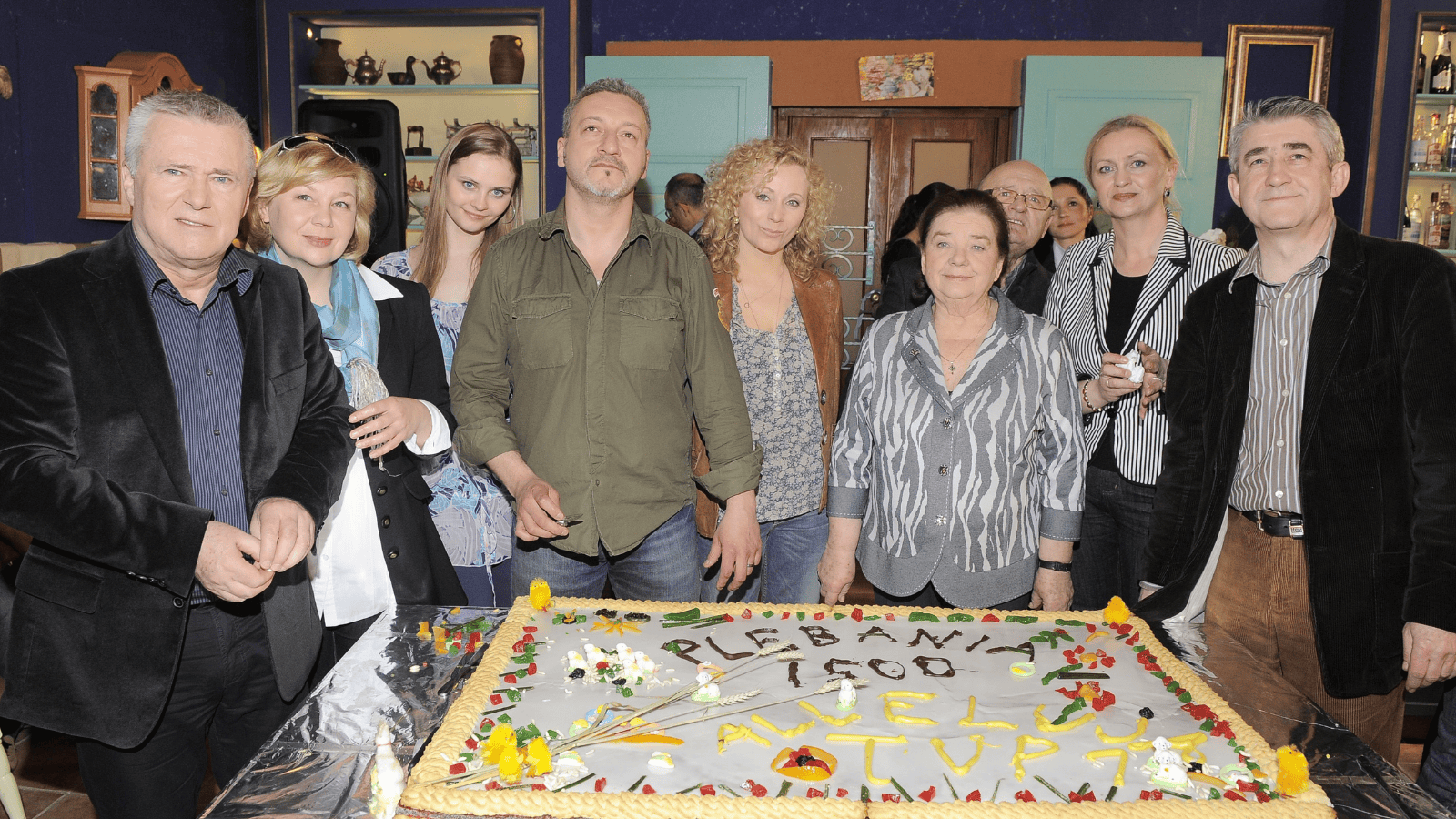 78-letni gwiazdor „Plebanii” nie przestaje zaskakiwać. Najpierw ślub z młodszą aktorką, teraz ujawnia sekrety