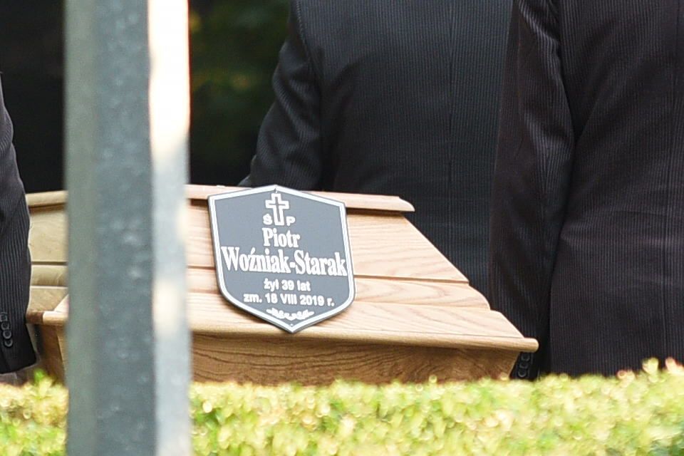Grób Piotra Woźniaka-Staraka po latach został otwarty. Rodzina musiała to zrobić