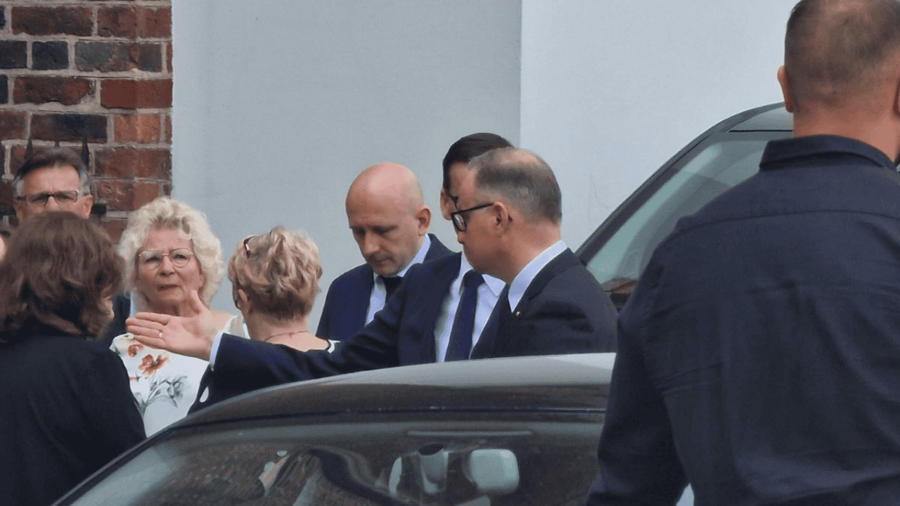 Poruszające sceny na pogrzebie matki Morawieckiego. Po tych słowach popłynęły łzy