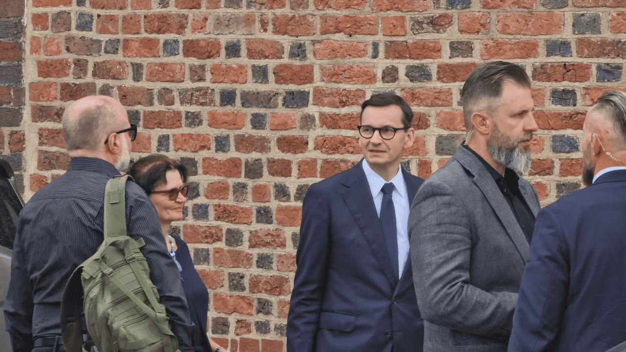 Na koniec pogrzebu Morawiecki zwrócił się do żałobników. Miał jedną prośbę