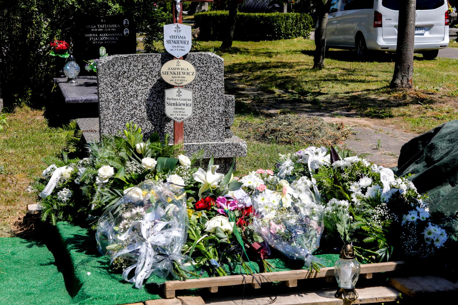 Tak wygląda grób najstarszej matki w Polsce rok po pogrzebie. Przykry widok