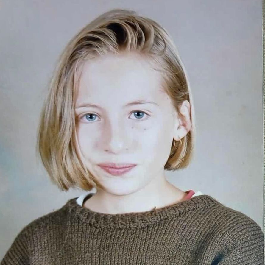 Kim jest ta dziewczynka ze zdjęcia? Dzisiaj znają ją wszyscy