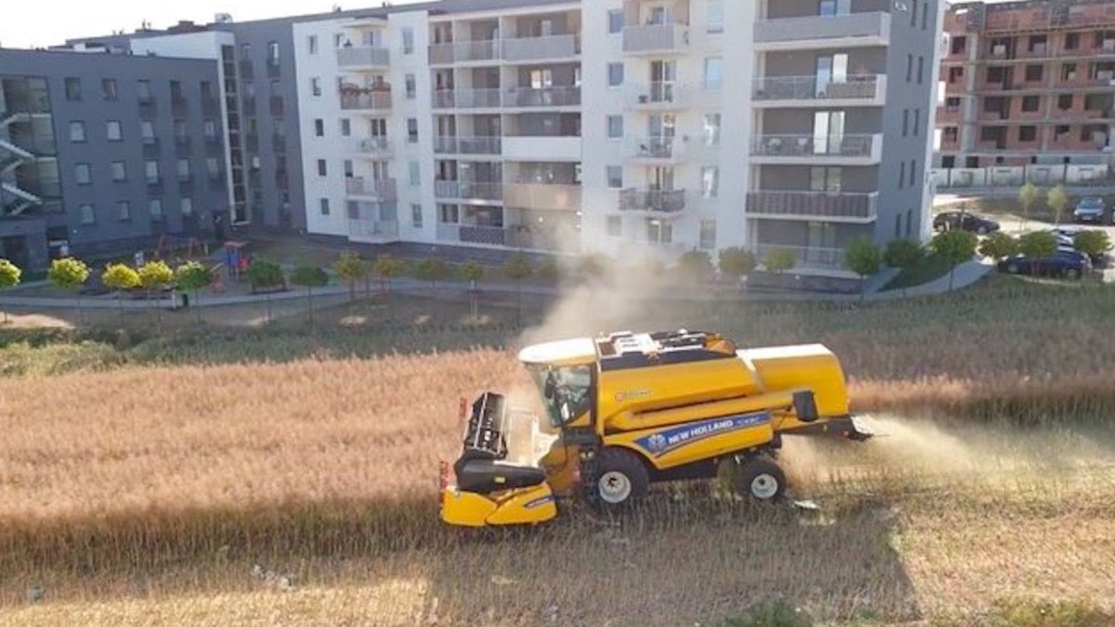 Najsłynniejsze polskie pole sprzedane. Wiadomo, co tam stanie, budowa ruszy jeszcze w tym roku