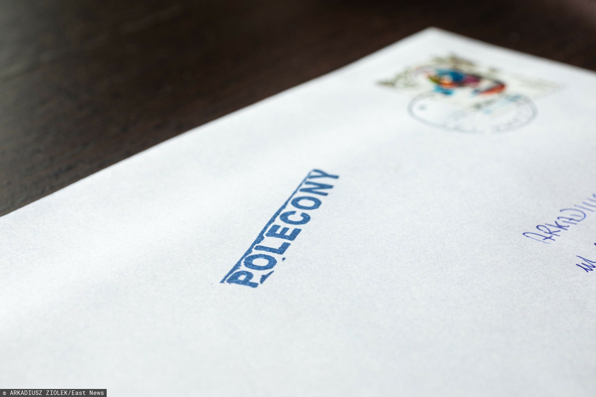 Listonosz popełnił fatalny błąd. Teraz adresat musi zapłacić 15 tys. zł grzywny