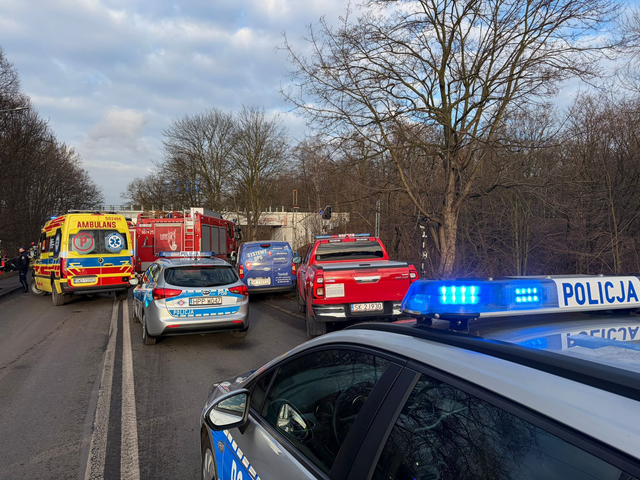 Czołówka na drodze krajowej. Droga całkowicie nieprzejezdna, ruch wstrzymany 