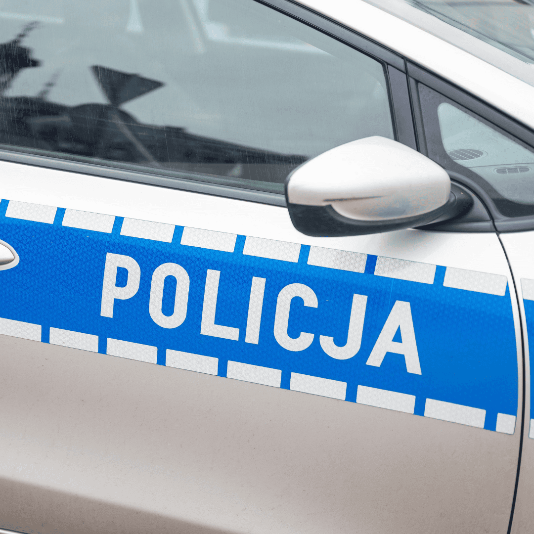 Śmiertelny wypadek na Pomorzu. Nastolatek na hulajnodze zderzył się z radiowozem