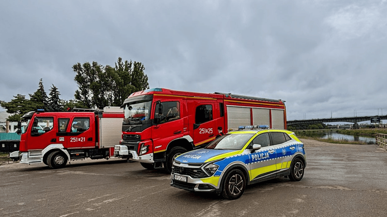 Z ostatniej chwili. Pożar na parkingu. Nie żyje mężczyzna
