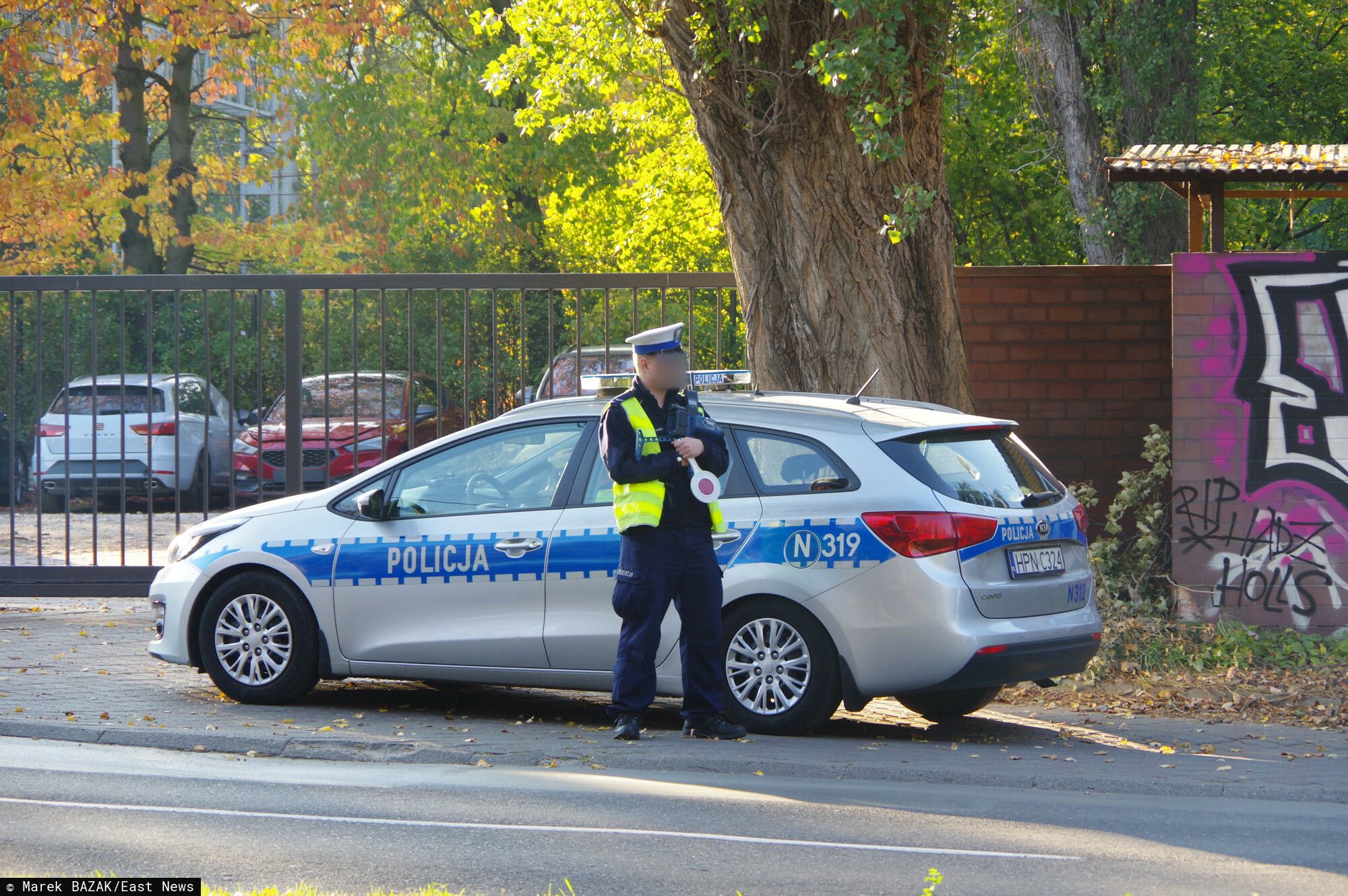 Tak można opłacić mandat, akcja przedłużona do 2028 r. Polscy kierowcy powinni pamiętać