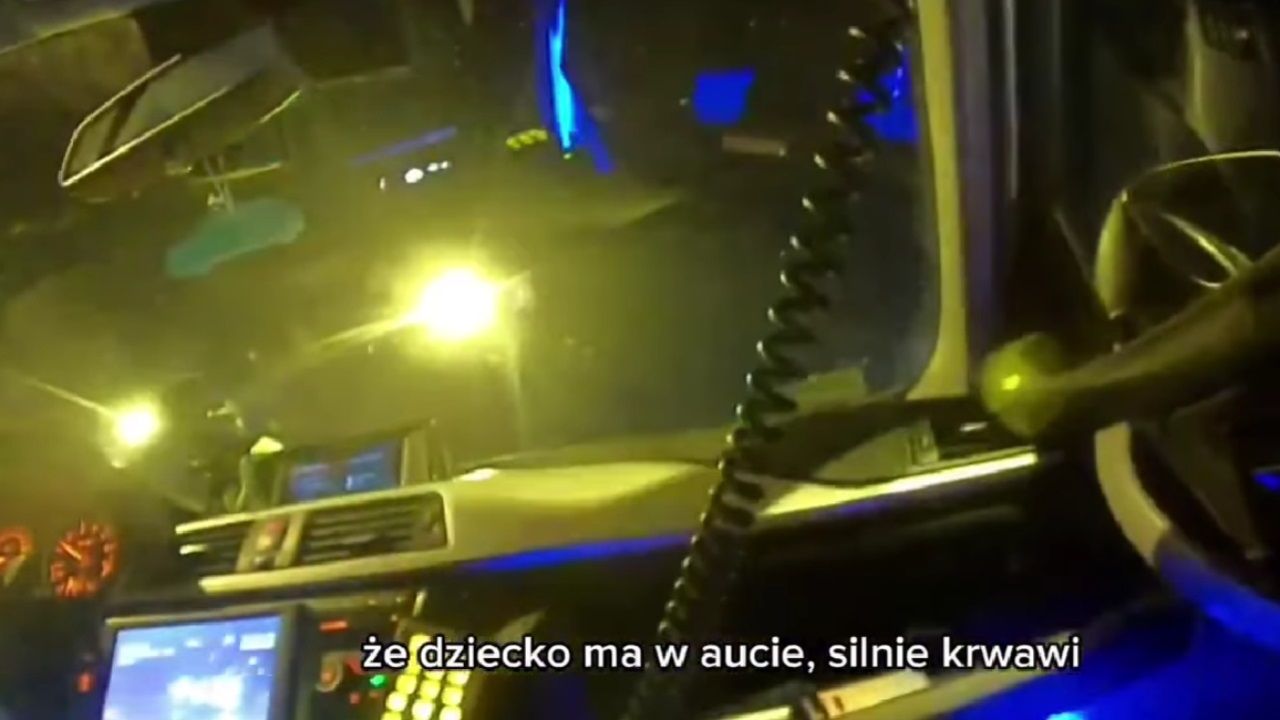 Policjanci ruszyli w pościg za kierowcą, ten nagle wyskoczył z auta. Powód jest oszałamiający