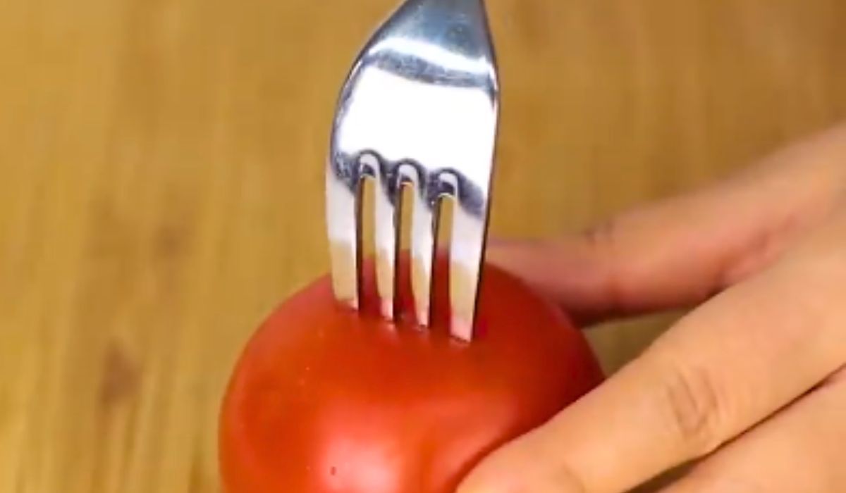 sztuczka z pomidorem