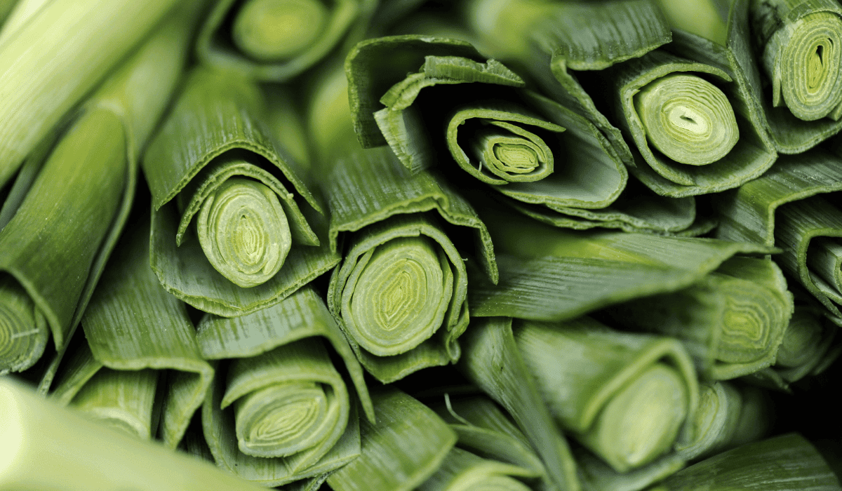 Przenigdy nie wyrzucaj zielonej części pora. Jest cenniejsza, niż może się wydawać