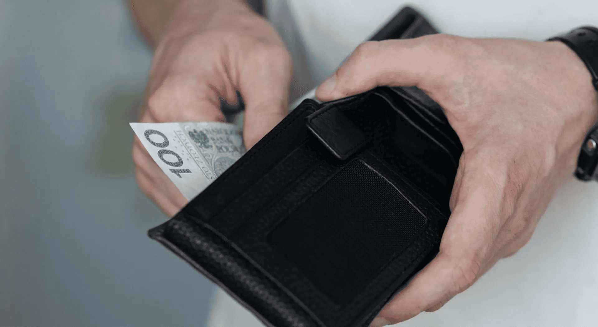 Tym pracownikom przysługuje premia świąteczna. Wielu Polaków nie ma pojęcia, że należą im się pieniądze