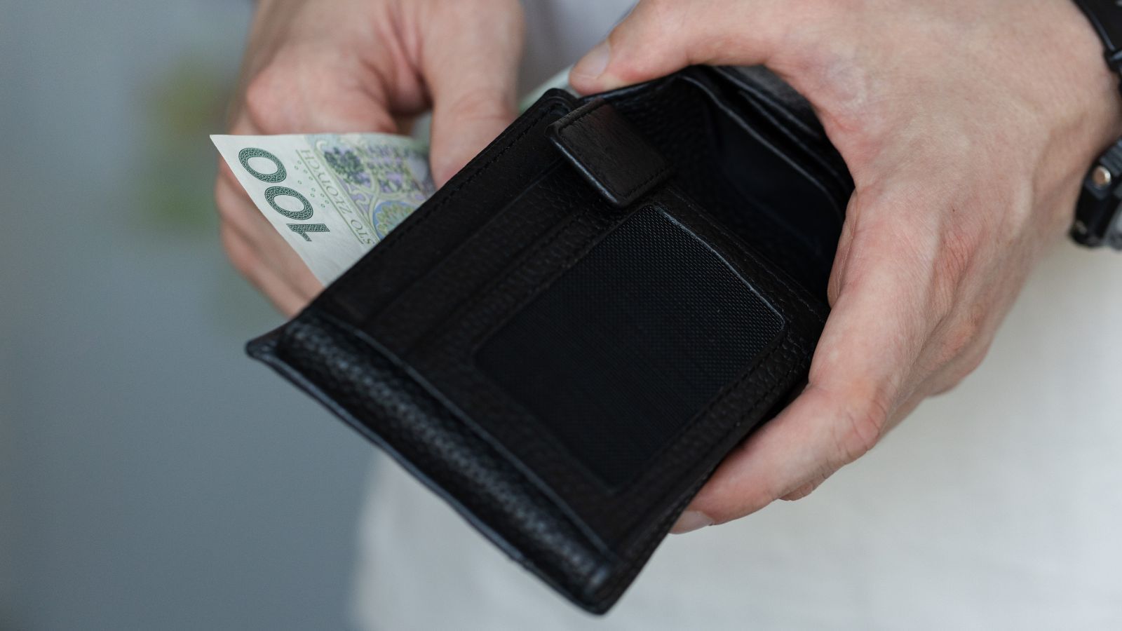 Dramat seniorów z Lublina. W kilka chwil stracili 142 tys. zł, policja bije na alarm