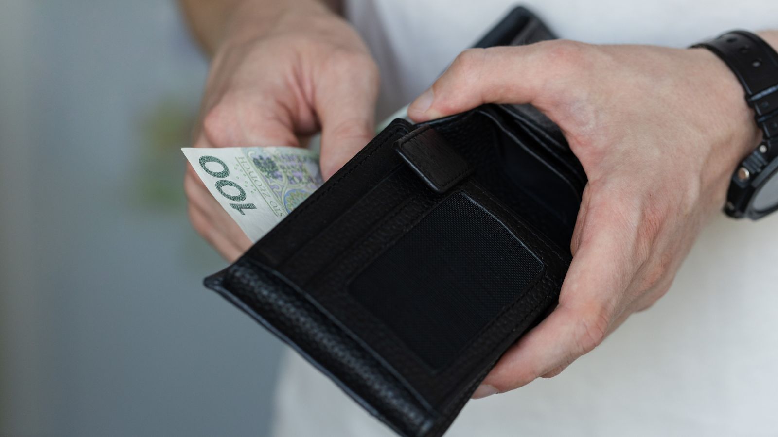 Afera o świadczenie. "Renta alkoholowa" dla niezdolnych do pracy, ZUS stawia sprawę jasno