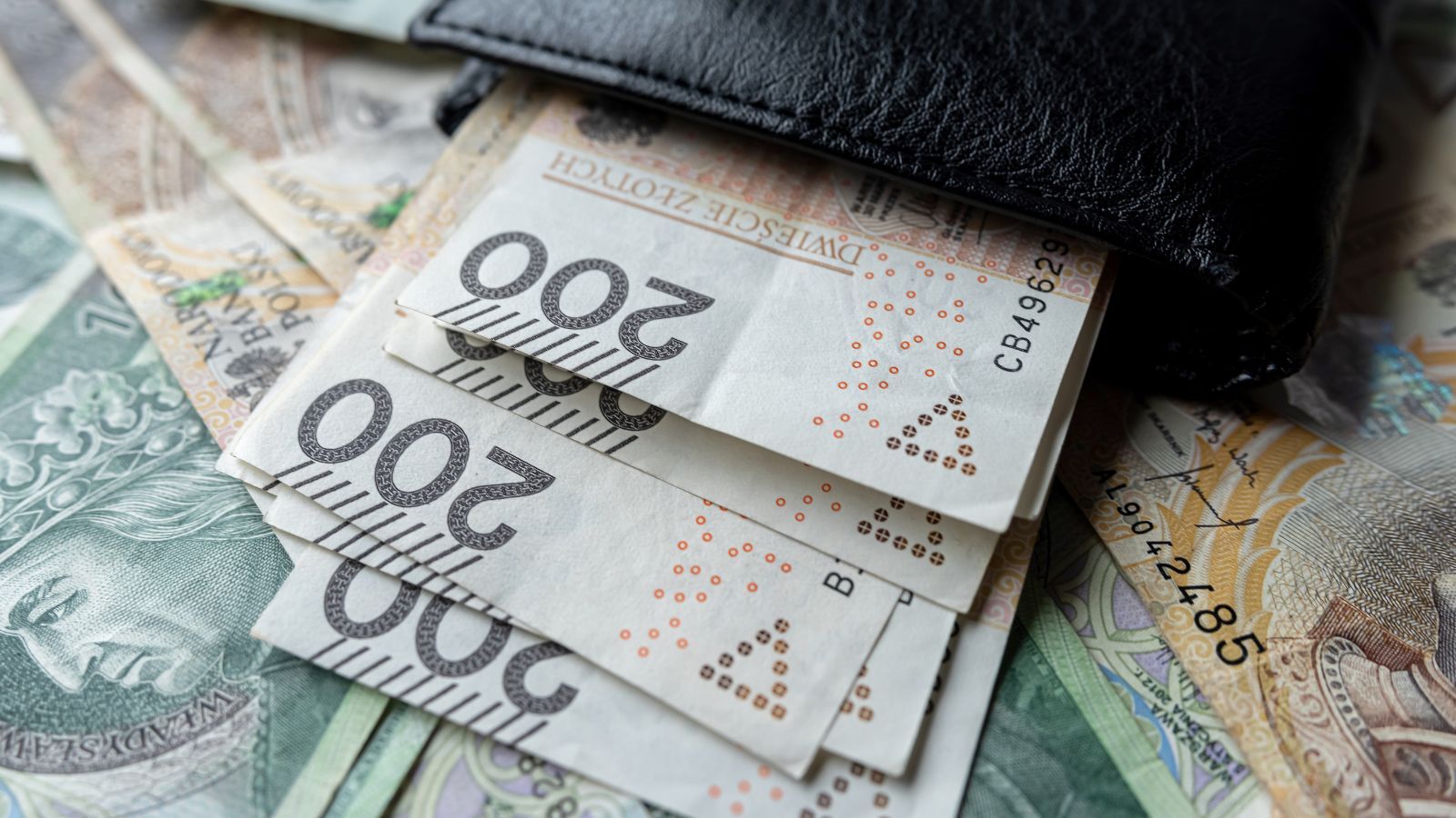 Tego nie rób z gotówką znalezioną po zmarłym. Jeden błąd może zainteresować fiskusa