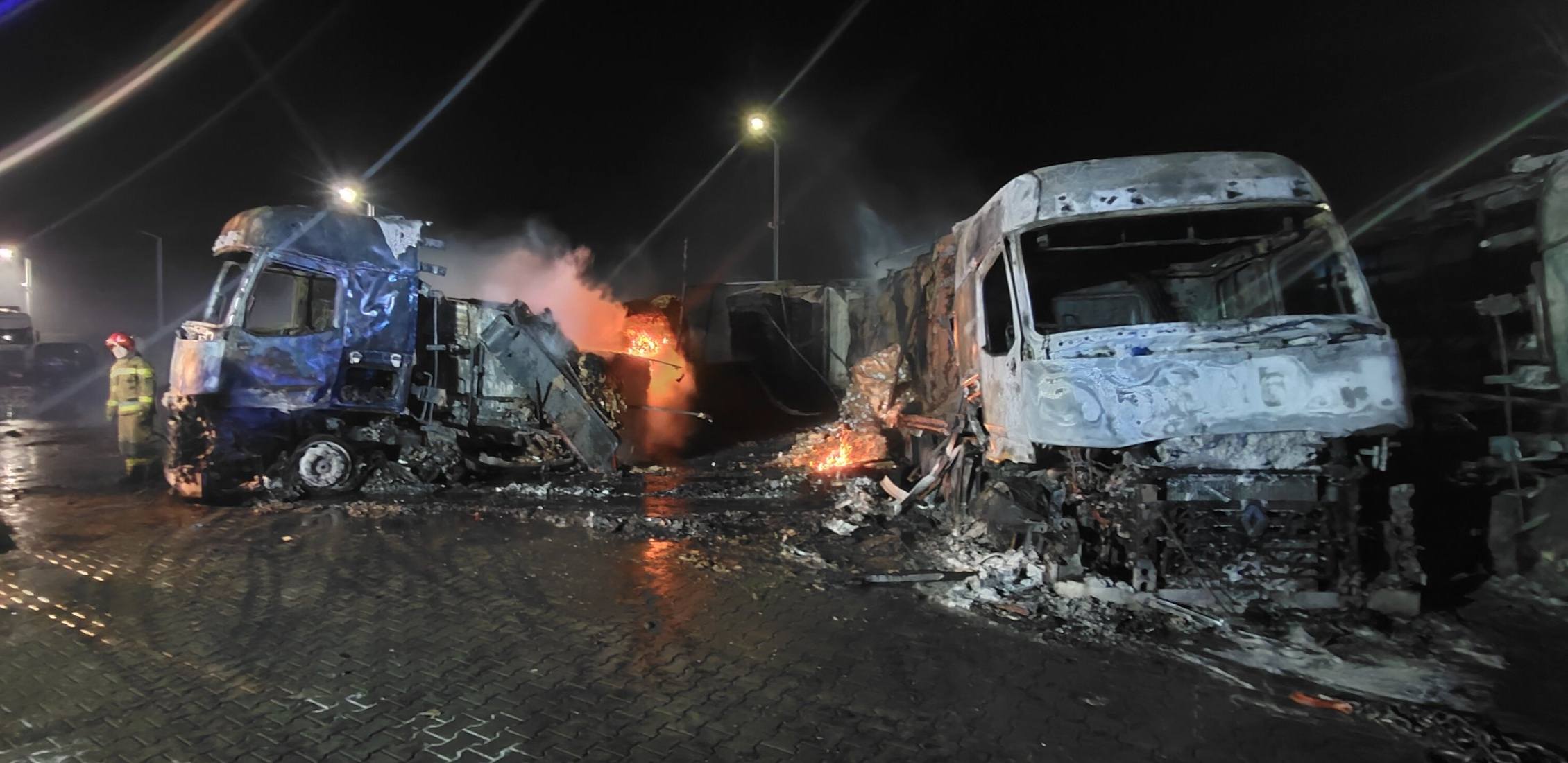 Pożar w polskiej miejscowości. 15 samochodów gaśniczych i 49 strażaków w akcji