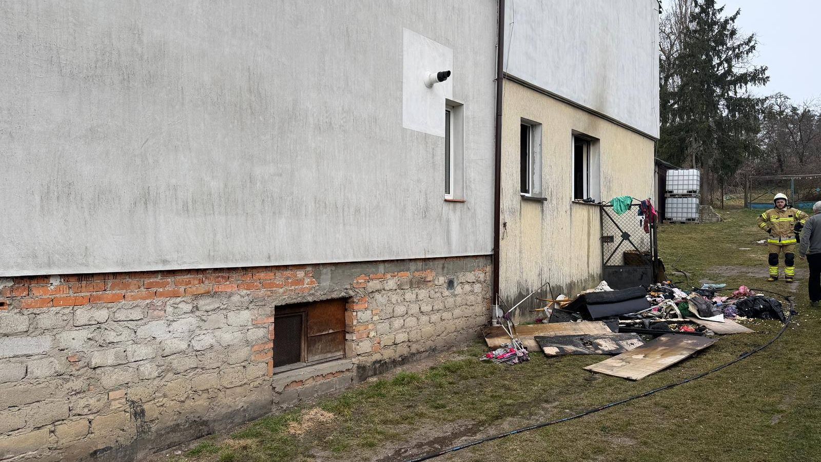 Tragiczny pożar w Wielkopolsce. Nie żyje dwoje dzieci, trwa akcja służb