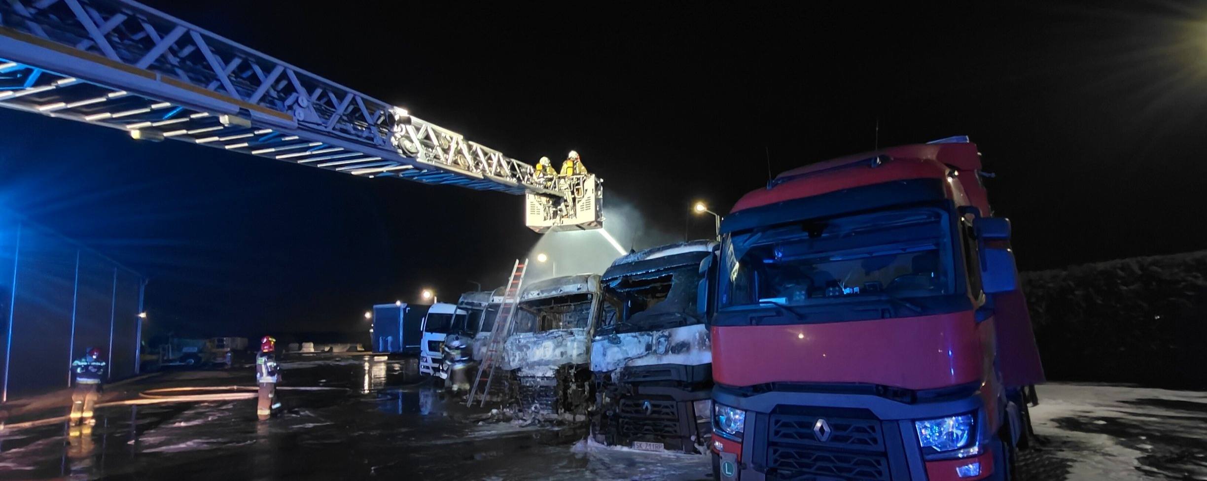 Pożar w polskiej miejscowości. 15 samochodów gaśniczych i 49 strażaków w akcji