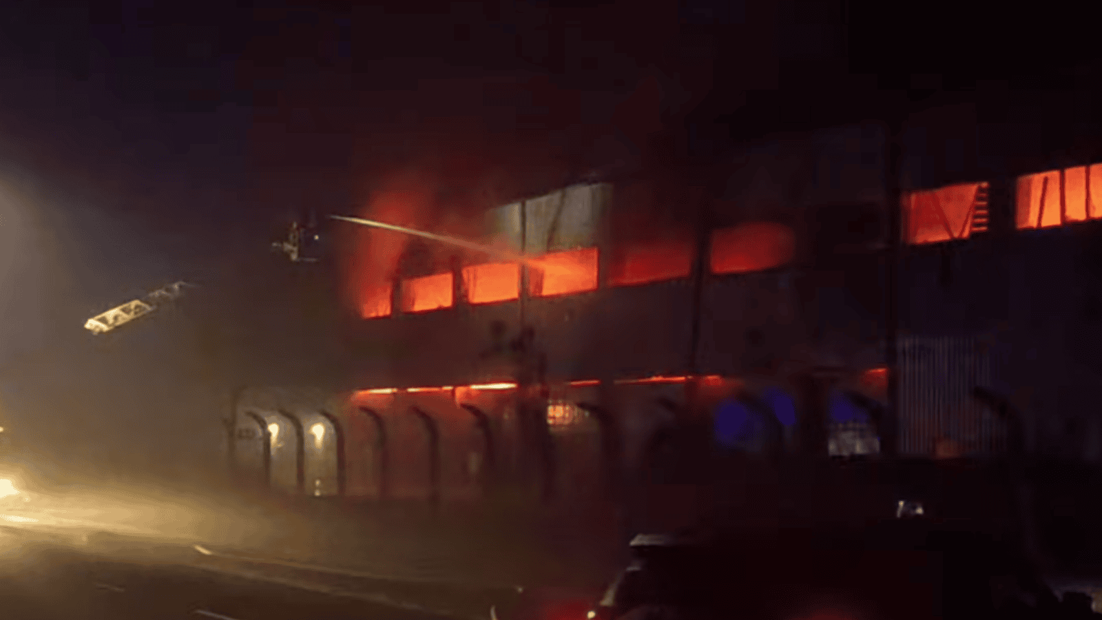 Ogromny pożar hali z paliwami alternatywnymi. Jest apel do mieszkańców